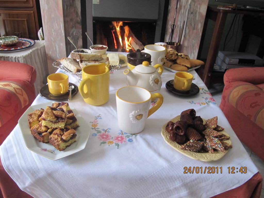 Montagne Rocciose Bed & Breakfast Frascineto Exterior photo