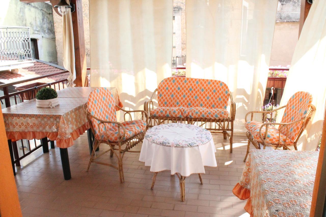 Montagne Rocciose Bed & Breakfast Frascineto Exterior photo
